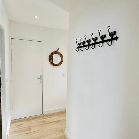 L'escale 2 Bedrooms Near Tram Апартаменти *