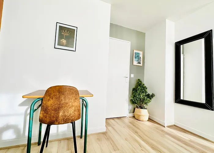 L'escale 2 Bedrooms Near Tram Апартаменти