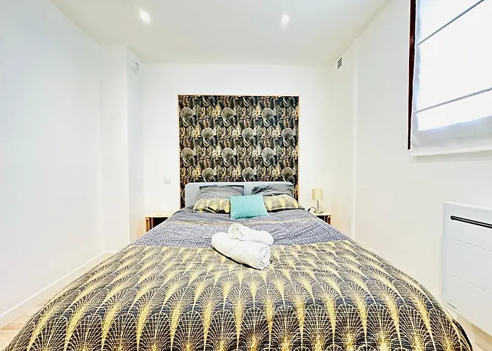 L'escale 2 Bedrooms Near Tram Апартаменти *