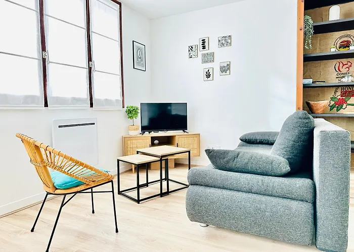 L'escale 2 Bedrooms Near Tram Апартаменти